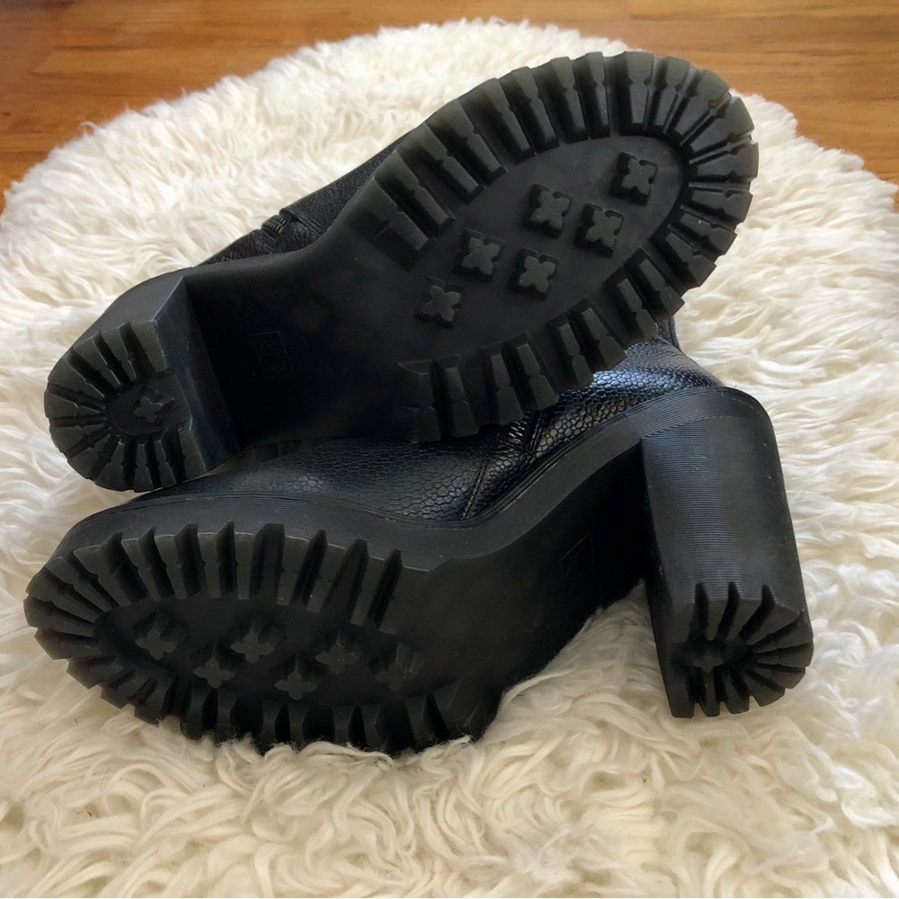 •sold•Dr Martens Magdalena Boots - Picture 3 of 5